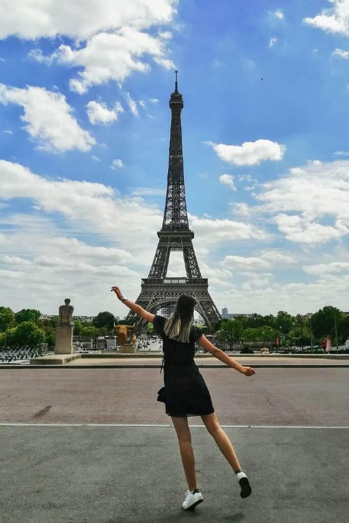 girl in front of the eiffel tower in paris