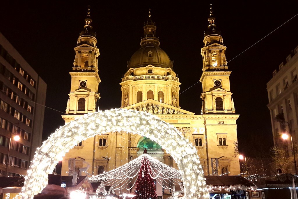 christmas market in front of st stephan basilica in budapest