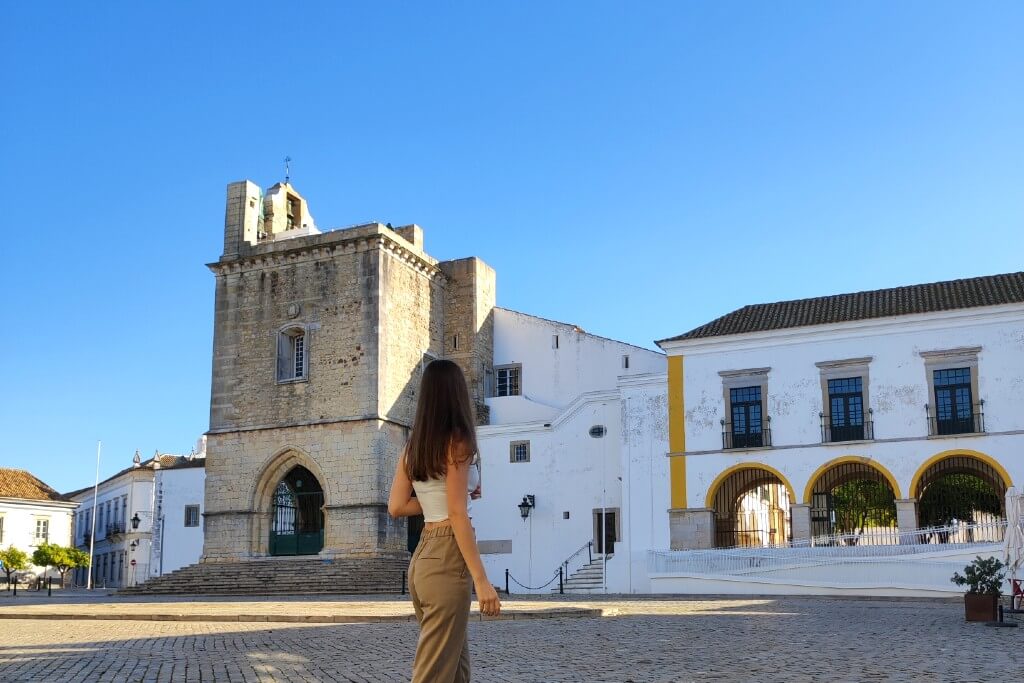 girl in front of faro cathedral