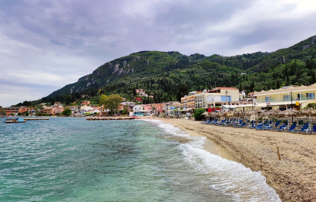 Benitses beach, one of the best places to stay in corfu